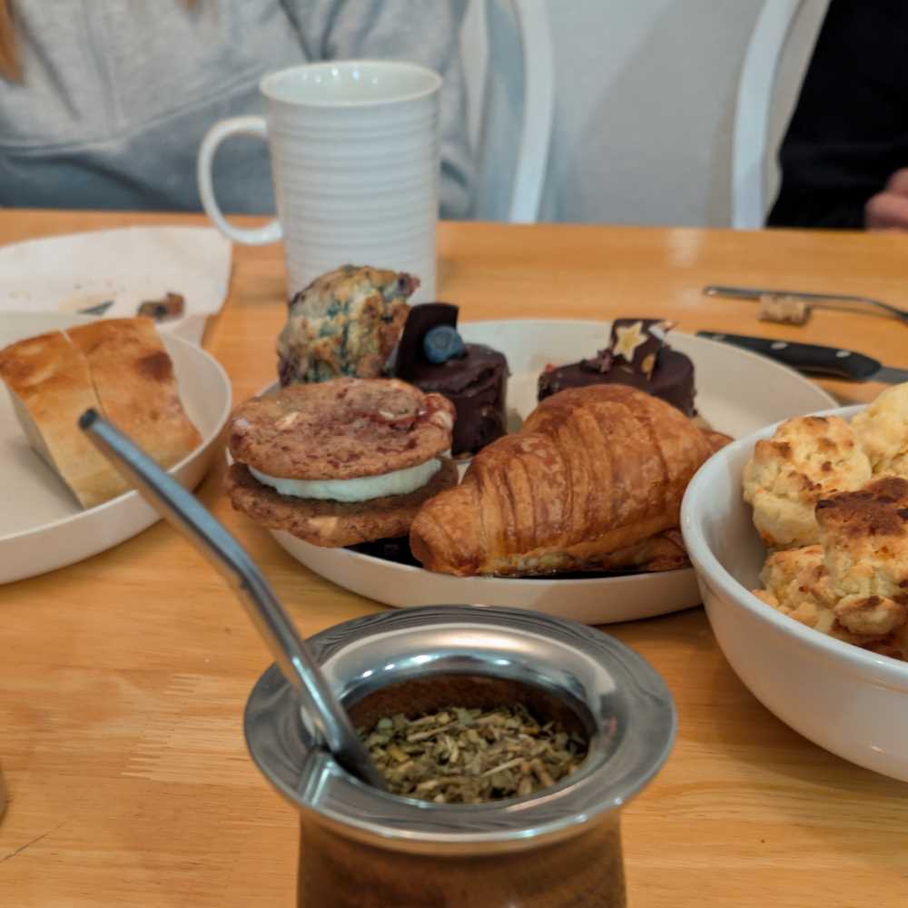 Best foods to eat with yerba mate medialuna